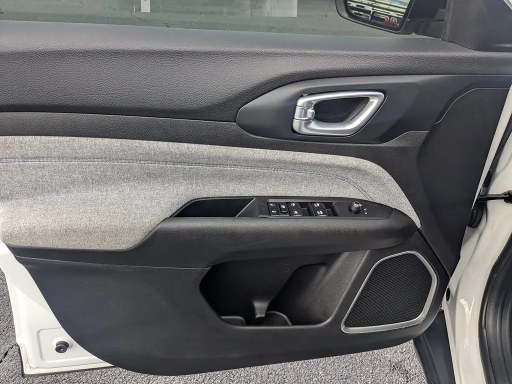 2023 Jeep Compass Sport thumbnail 11