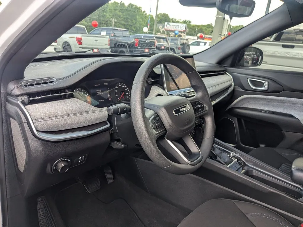 2023 Jeep Compass Sport thumbnail 13