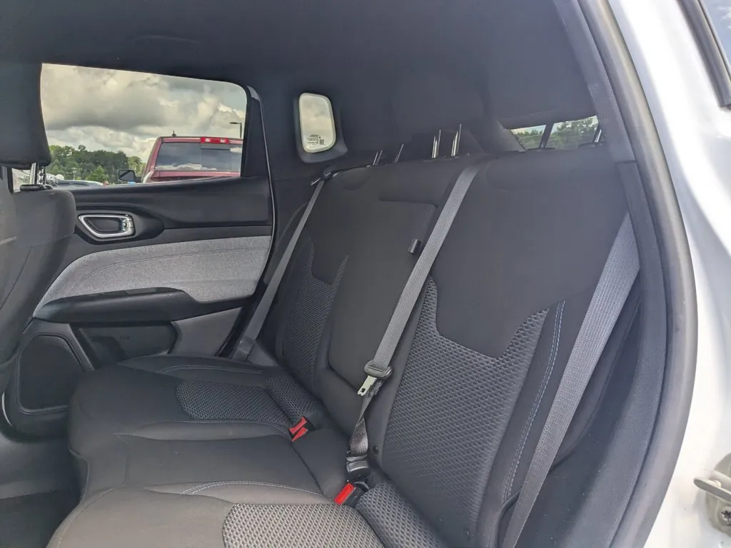 2023 Jeep Compass Sport thumbnail 22