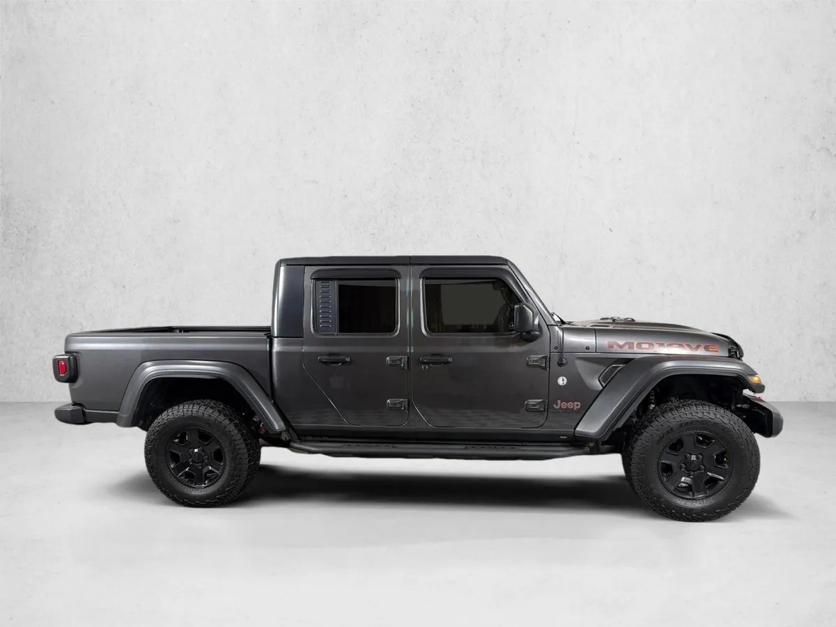 2023 Jeep Gladiator Mojave thumbnail 3