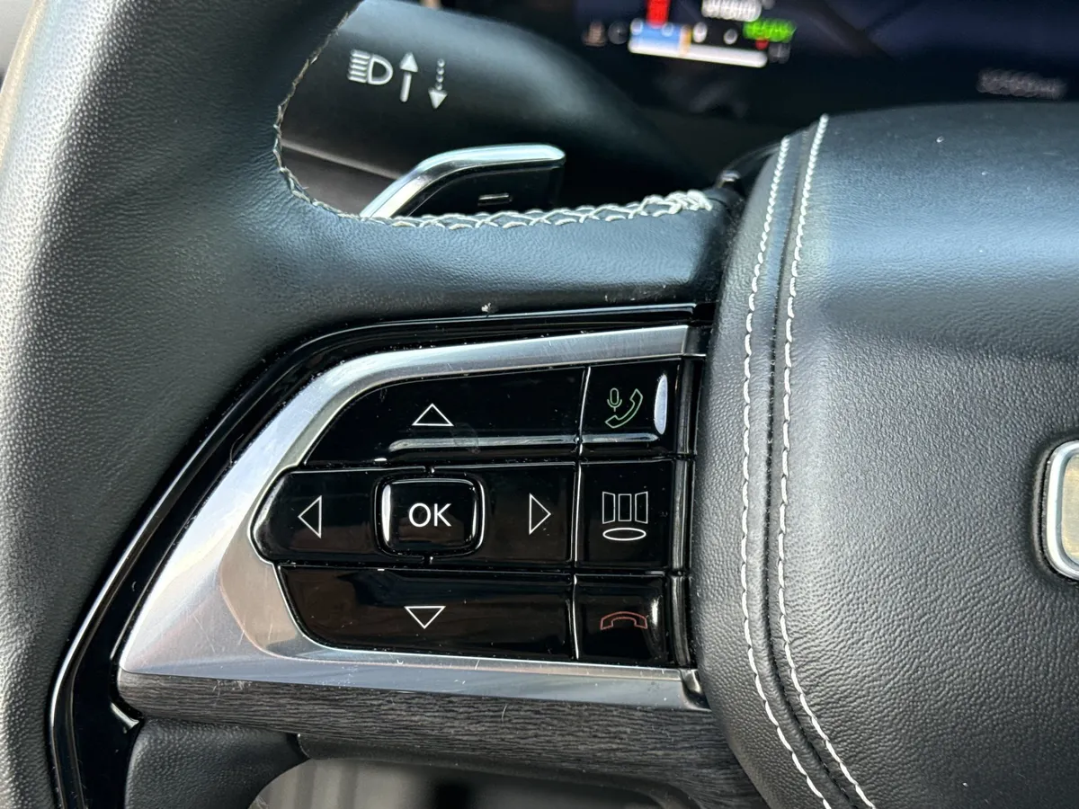 2023 Jeep Grand Cherokee 4xe Overland thumbnail 21