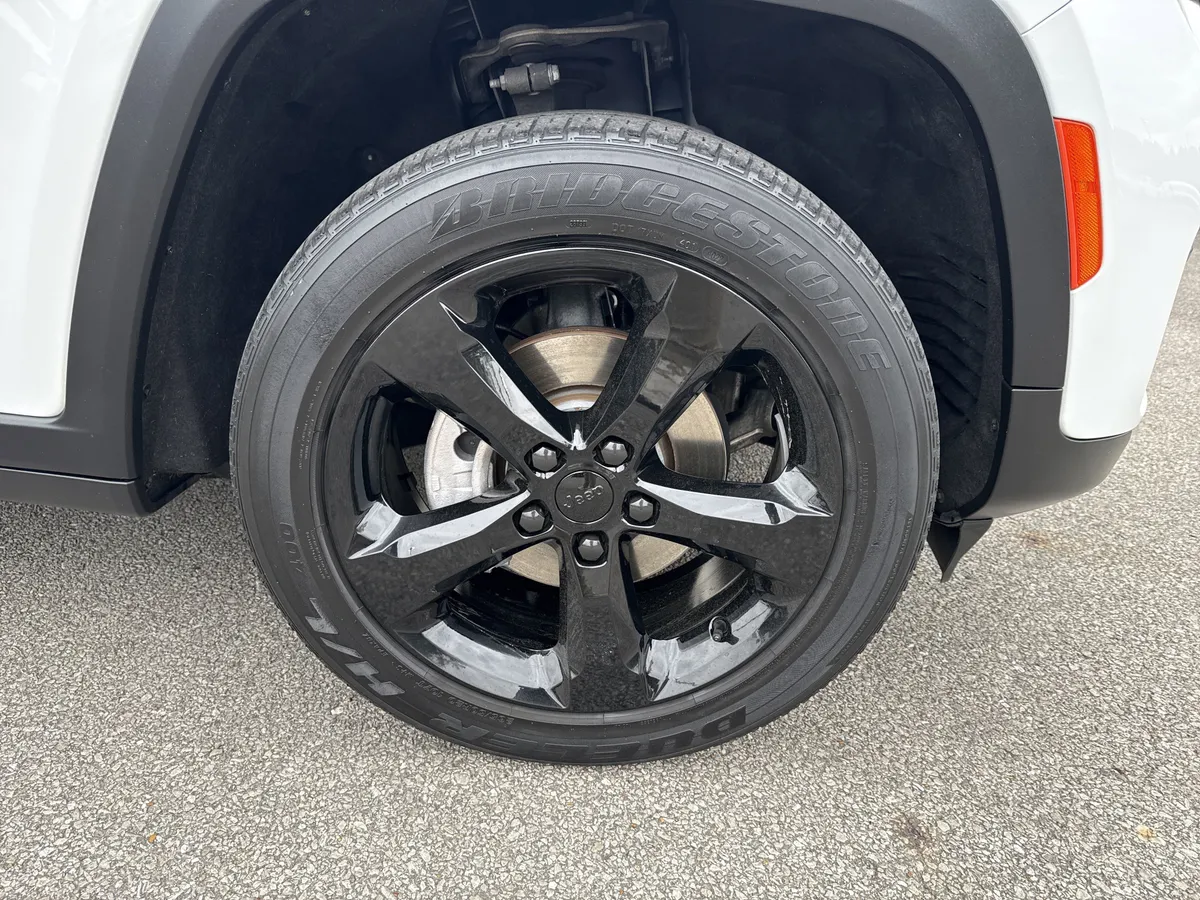 2023 Jeep Grand Cherokee Altitude thumbnail 13