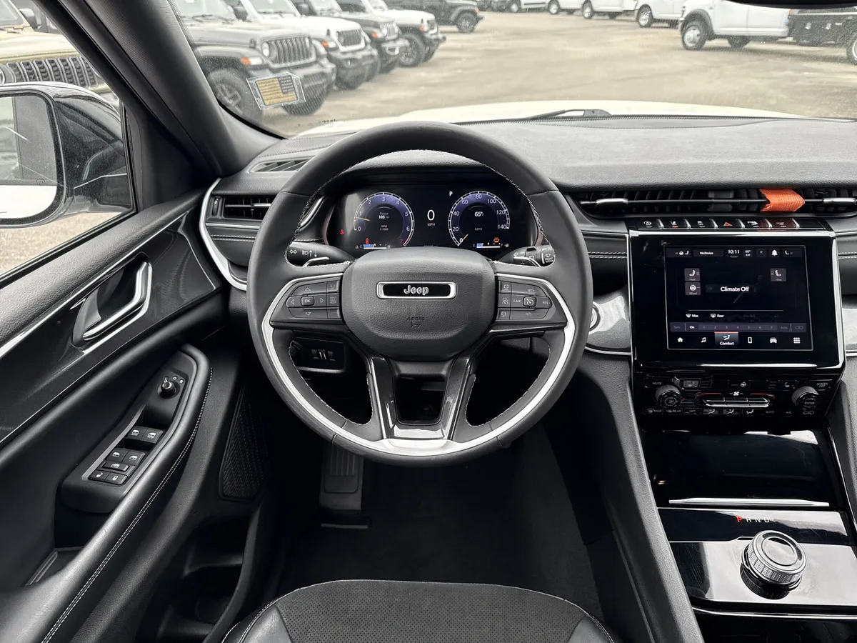 2023 Jeep Grand Cherokee Altitude thumbnail 25