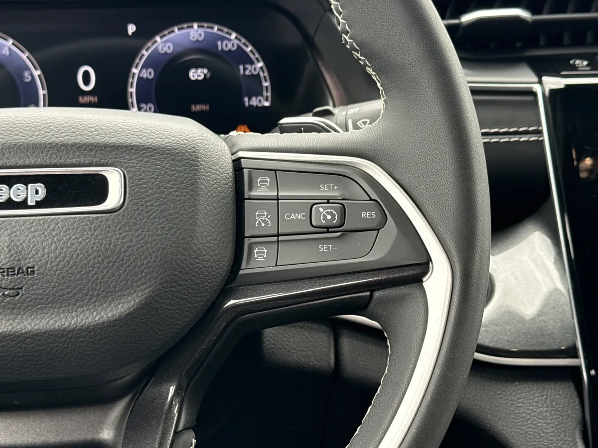2023 Jeep Grand Cherokee Altitude thumbnail 28