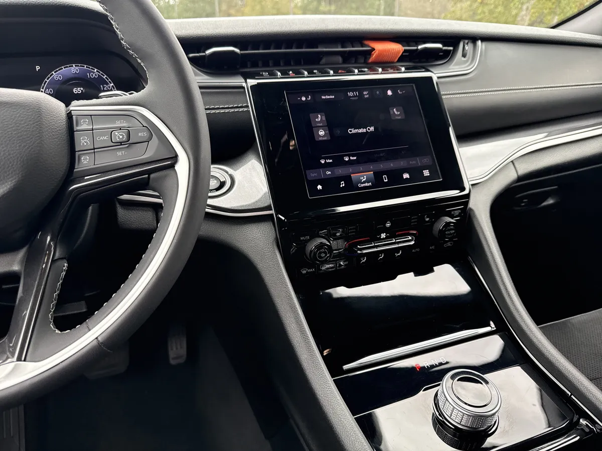 2023 Jeep Grand Cherokee Altitude thumbnail 30