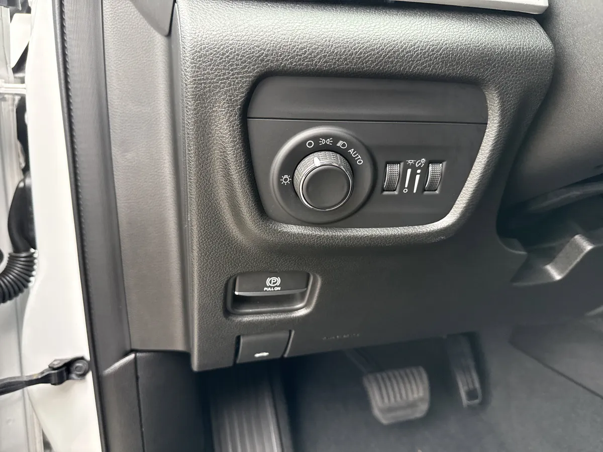 2023 Jeep Grand Cherokee Altitude thumbnail 33