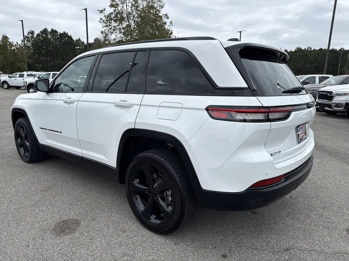 2023 Jeep Grand Cherokee Altitude thumbnail 5