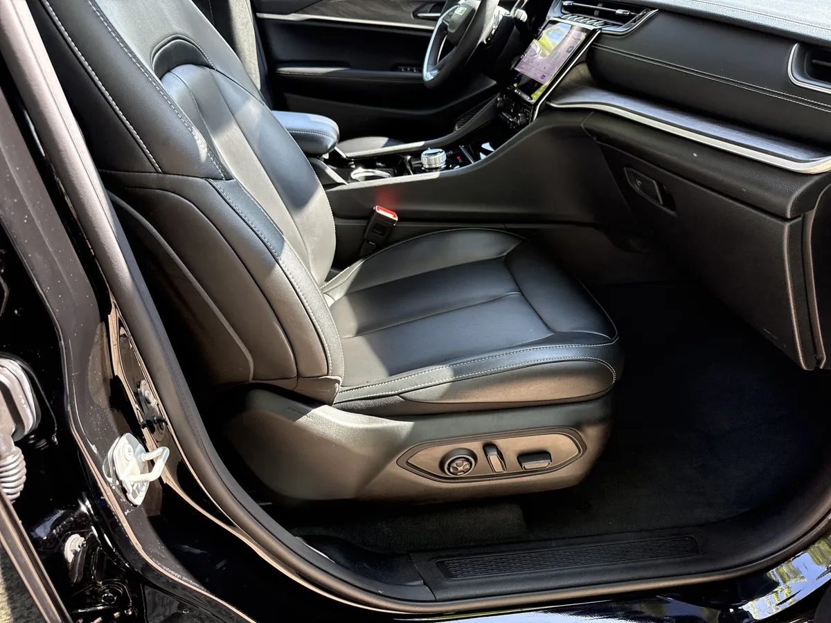 2023 Jeep Grand Cherokee L Limited thumbnail 13
