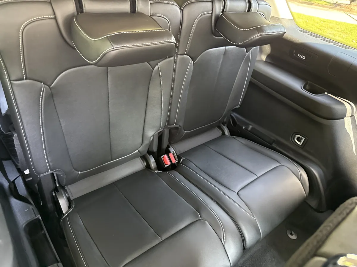 2023 Jeep Grand Cherokee L Limited thumbnail 17