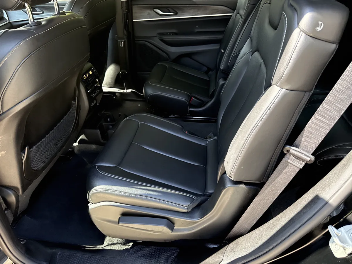 2023 Jeep Grand Cherokee L Limited thumbnail 21