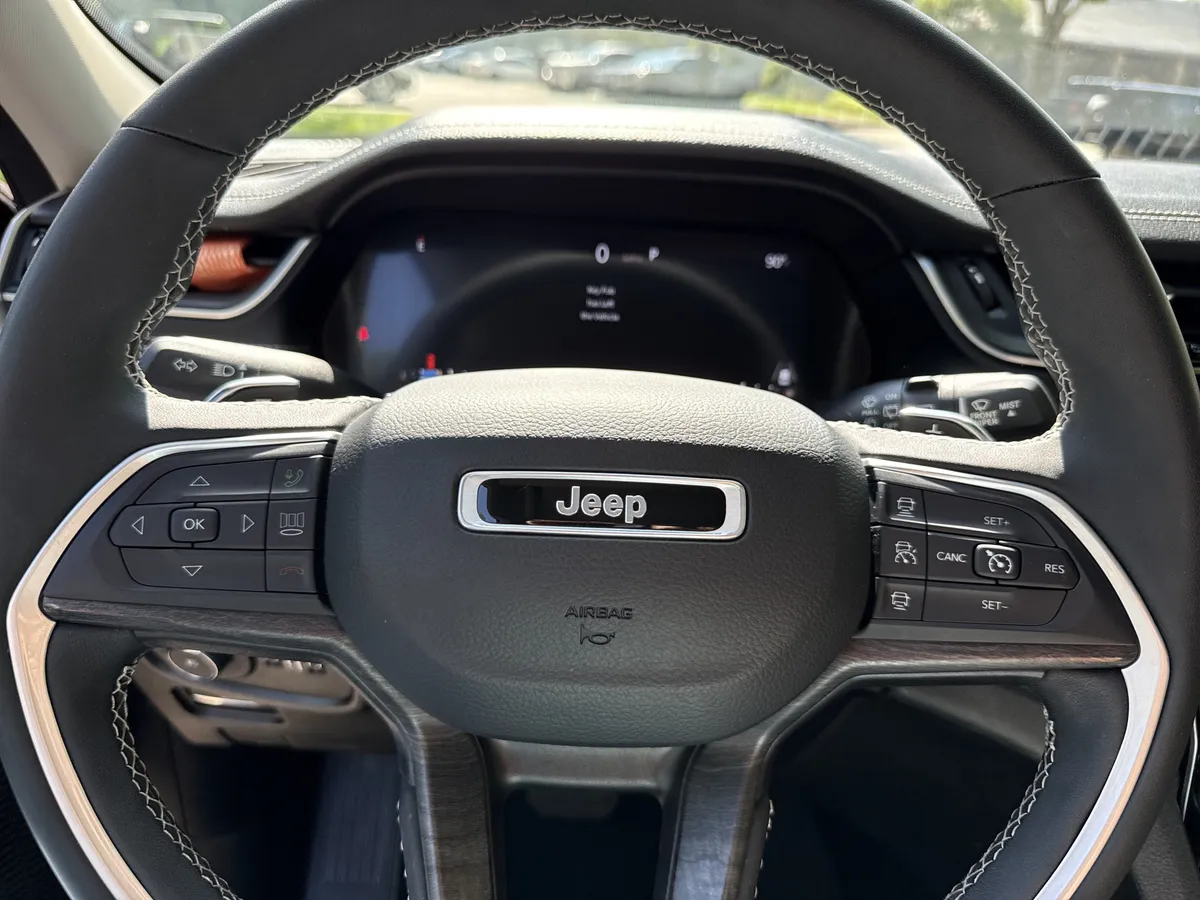 2023 Jeep Grand Cherokee L Limited thumbnail 26