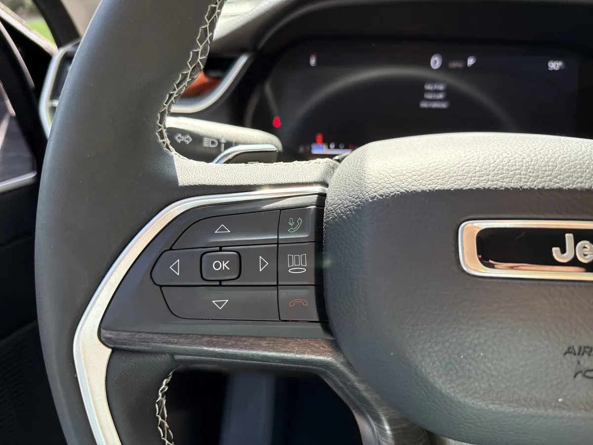 2023 Jeep Grand Cherokee L Limited thumbnail 27