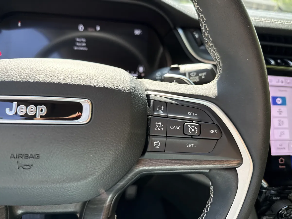 2023 Jeep Grand Cherokee L Limited thumbnail 28