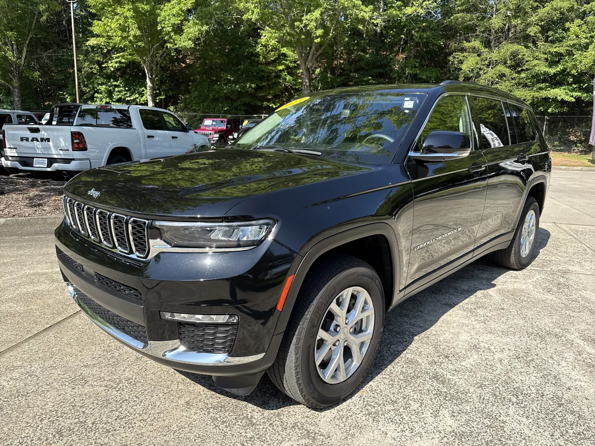 2023 Jeep Grand Cherokee L Limited thumbnail 3