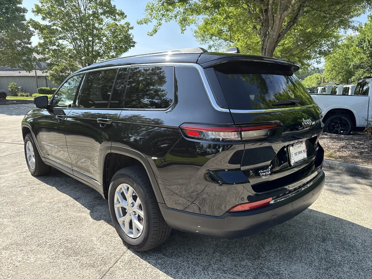 2023 Jeep Grand Cherokee L Limited thumbnail 5