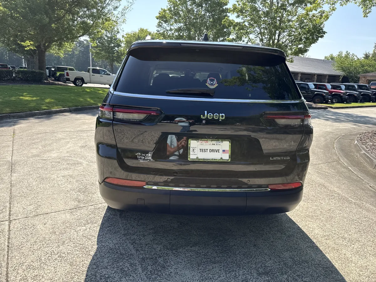 2023 Jeep Grand Cherokee L Limited thumbnail 6