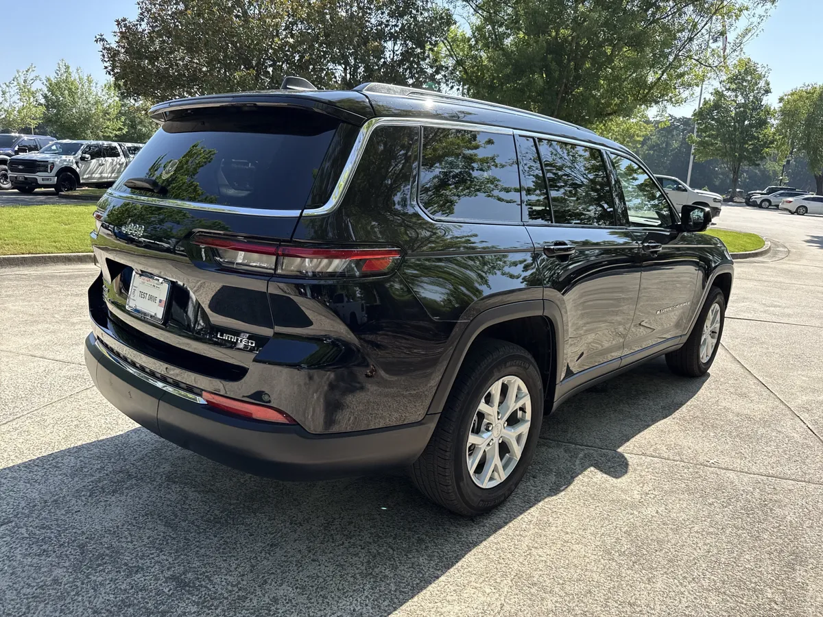 2023 Jeep Grand Cherokee L Limited thumbnail 7