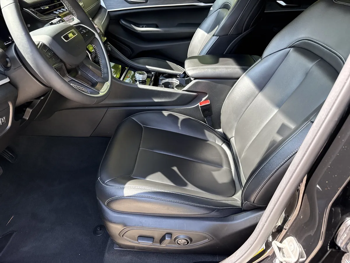 2023 Jeep Grand Cherokee L Limited thumbnail 9