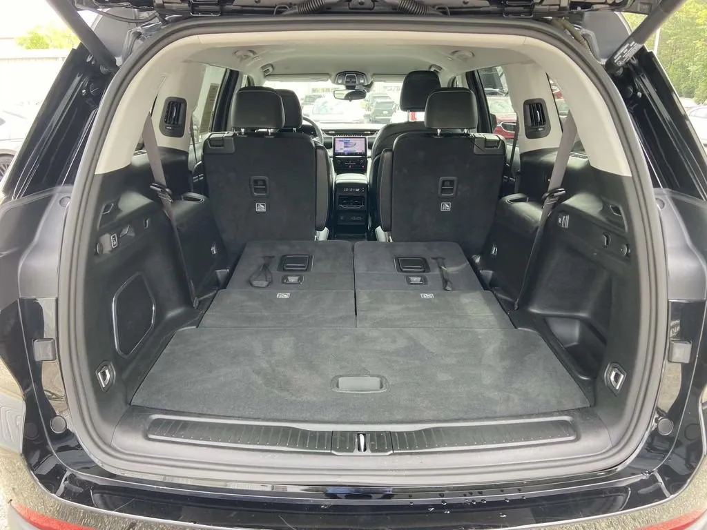 2023 Jeep Grand Cherokee L Limited thumbnail 10