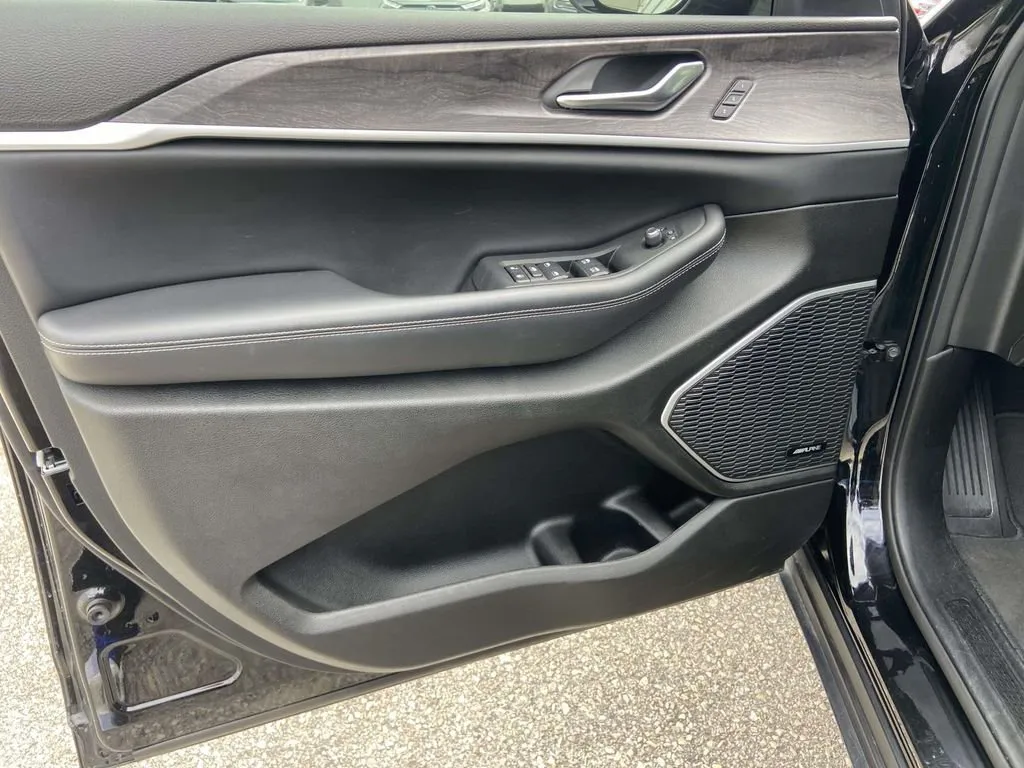 2023 Jeep Grand Cherokee L Limited thumbnail 16