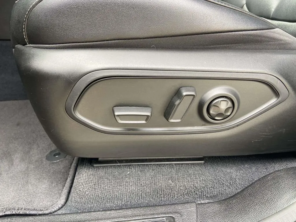 2023 Jeep Grand Cherokee L Limited thumbnail 19