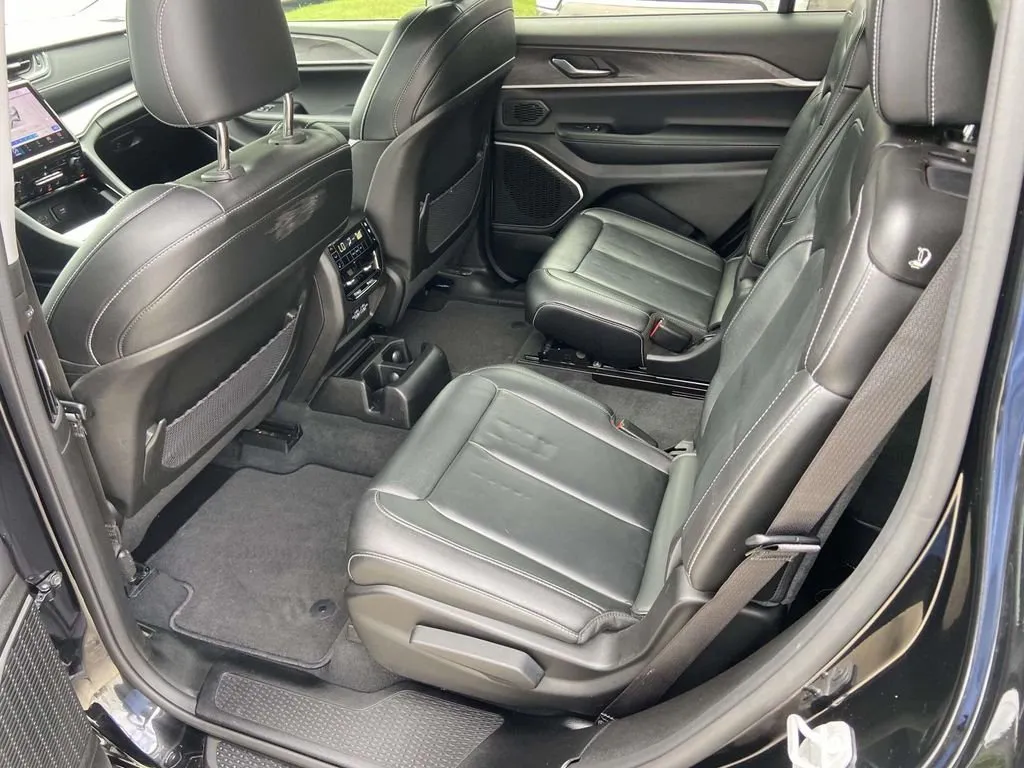 2023 Jeep Grand Cherokee L Limited thumbnail 20