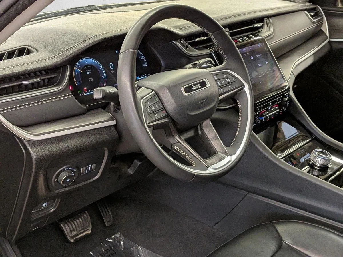 2023 Jeep Grand Cherokee L Limited thumbnail 10