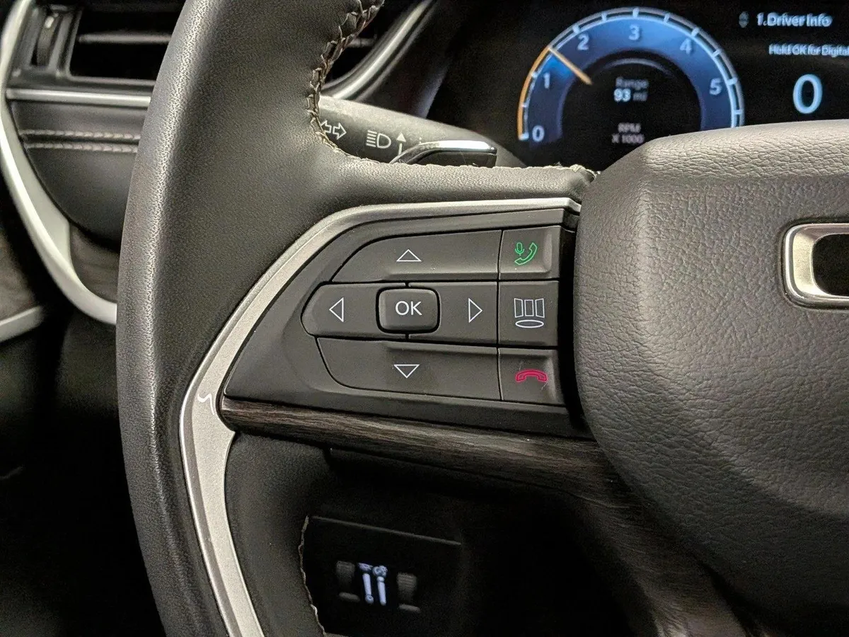 2023 Jeep Grand Cherokee L Limited thumbnail 12