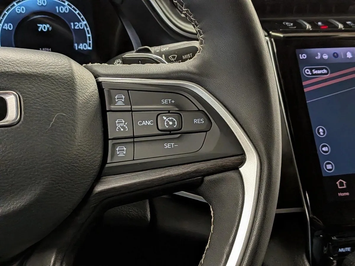 2023 Jeep Grand Cherokee L Limited thumbnail 13