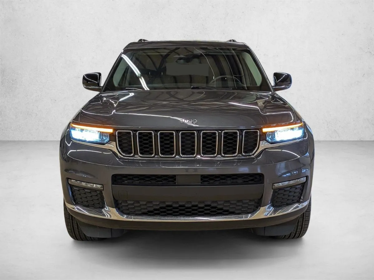 2023 Jeep Grand Cherokee L Limited thumbnail 2