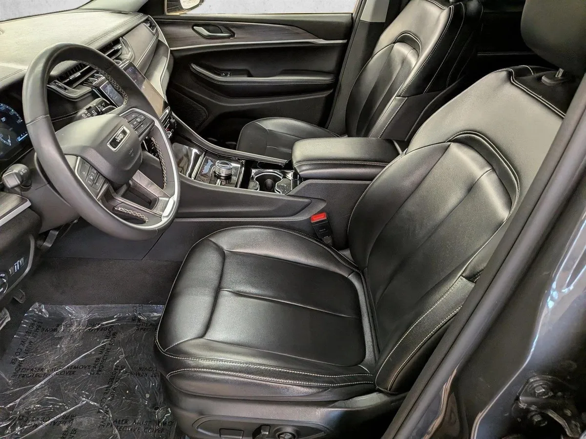 2023 Jeep Grand Cherokee L Limited thumbnail 21