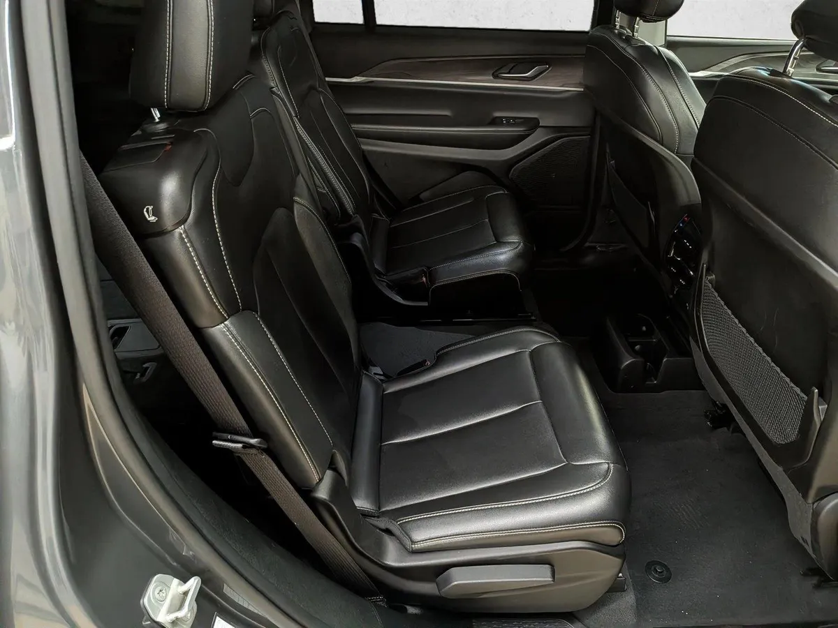 2023 Jeep Grand Cherokee L Limited thumbnail 23