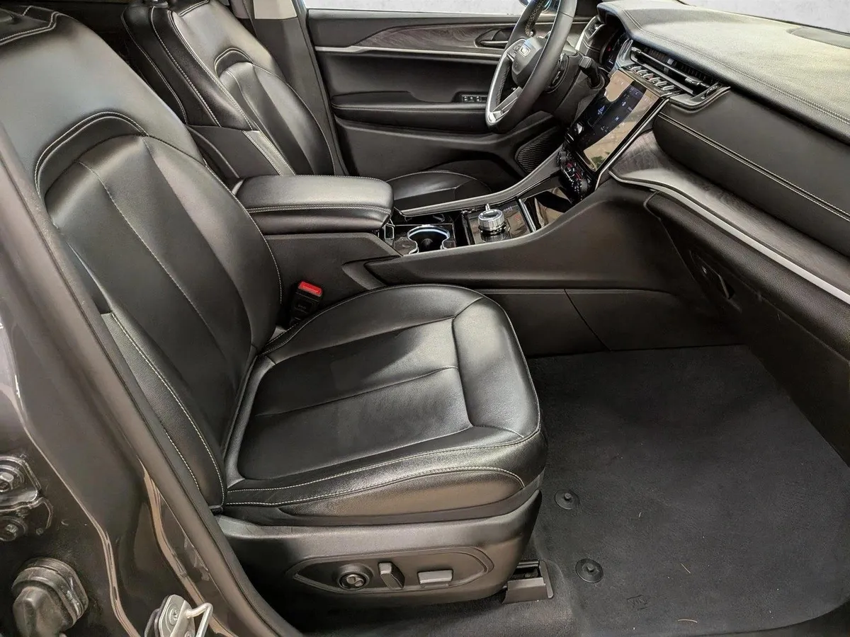 2023 Jeep Grand Cherokee L Limited thumbnail 24