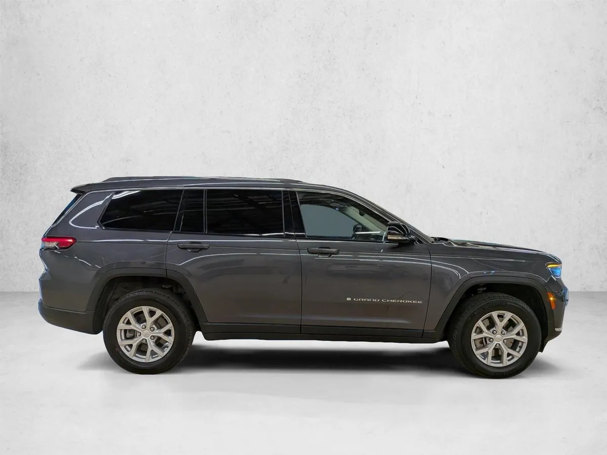 2023 Jeep Grand Cherokee L Limited thumbnail 4