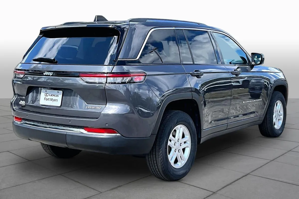 2023 Jeep Grand Cherokee Laredo thumbnail 13