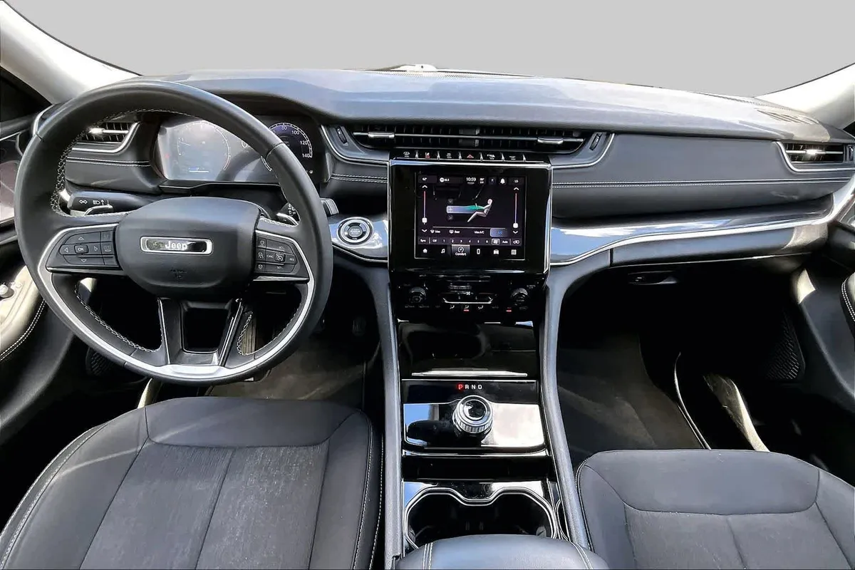 2023 Jeep Grand Cherokee Laredo thumbnail 16