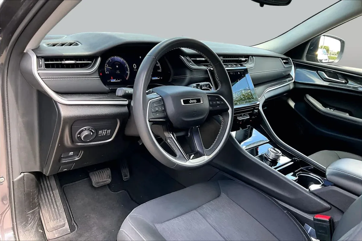 2023 Jeep Grand Cherokee Laredo thumbnail 18