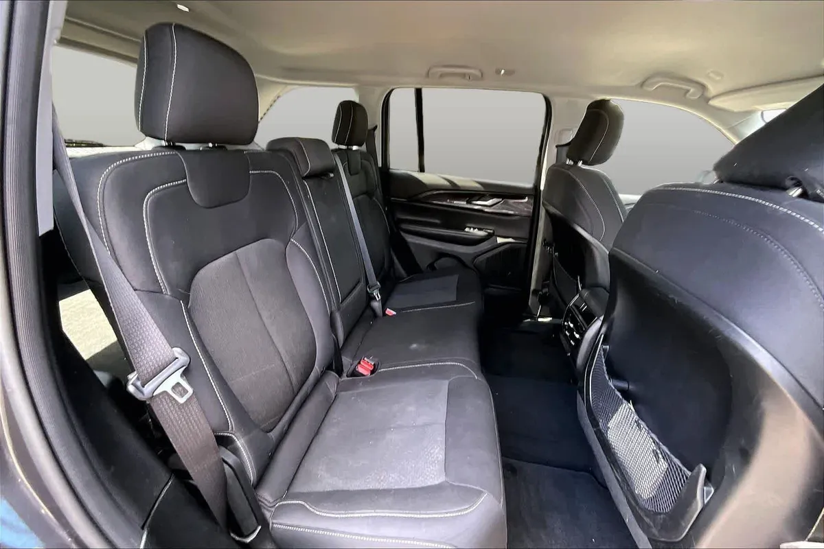 2023 Jeep Grand Cherokee Laredo thumbnail 20