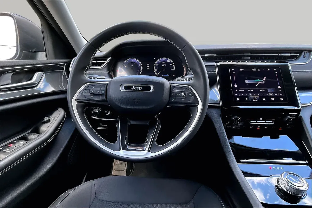 2023 Jeep Grand Cherokee Laredo thumbnail 6