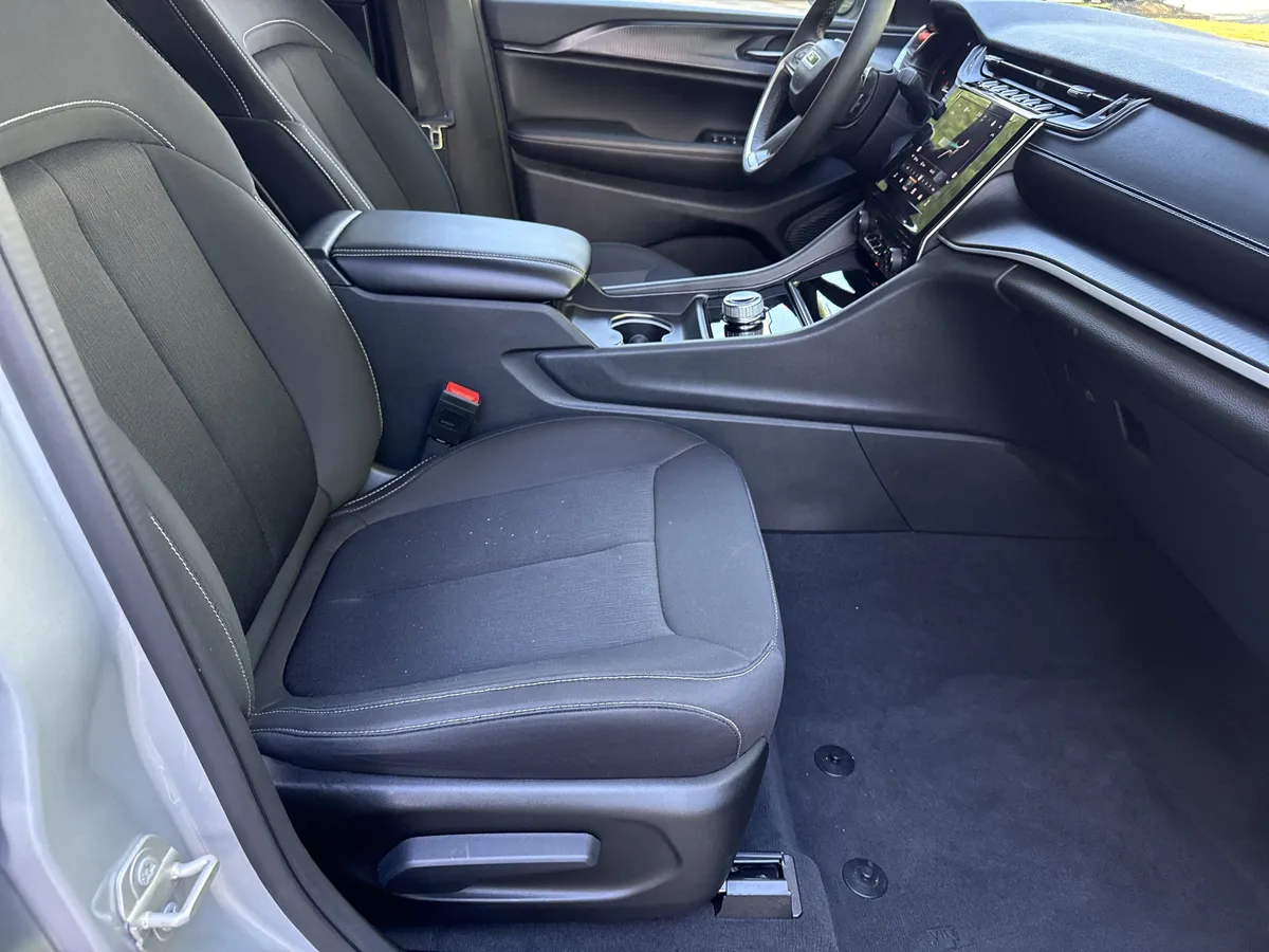 2023 Jeep Grand Cherokee Laredo thumbnail 13