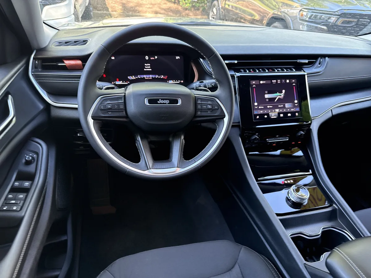 2023 Jeep Grand Cherokee Laredo thumbnail 22