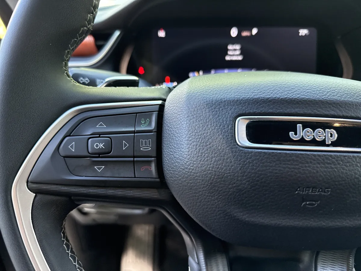 2023 Jeep Grand Cherokee Laredo thumbnail 24