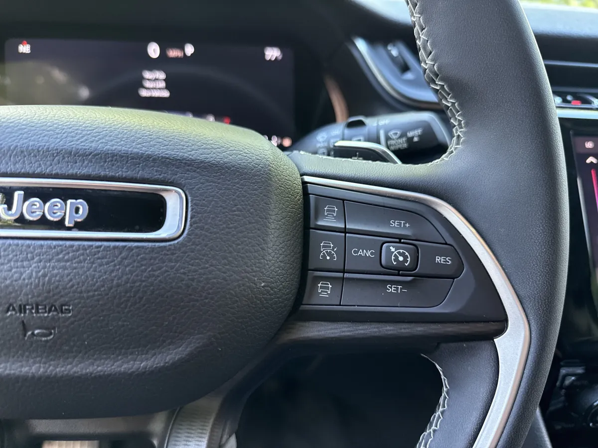 2023 Jeep Grand Cherokee Laredo thumbnail 25