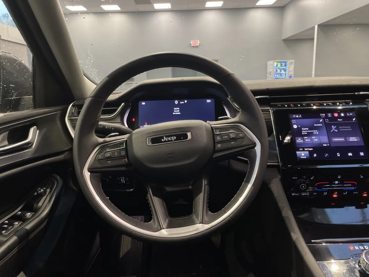 2023 Jeep Grand Cherokee Laredo thumbnail 18