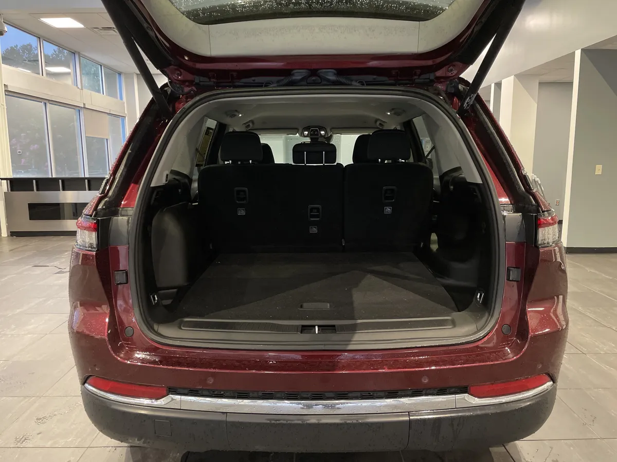 2023 Jeep Grand Cherokee Laredo thumbnail 33