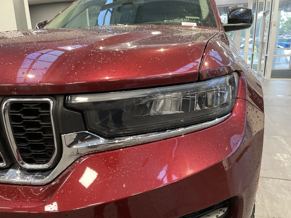 2023 Jeep Grand Cherokee Laredo thumbnail 4