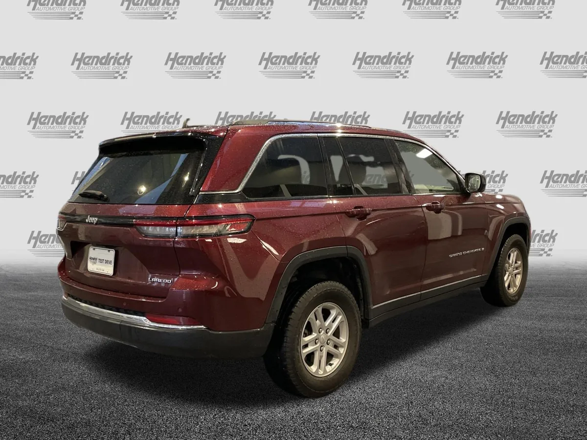 2023 Jeep Grand Cherokee Laredo thumbnail 9