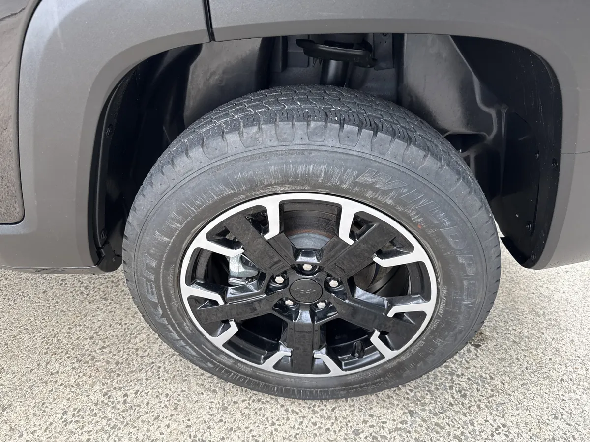 2023 Jeep Renegade Trailhawk thumbnail 19