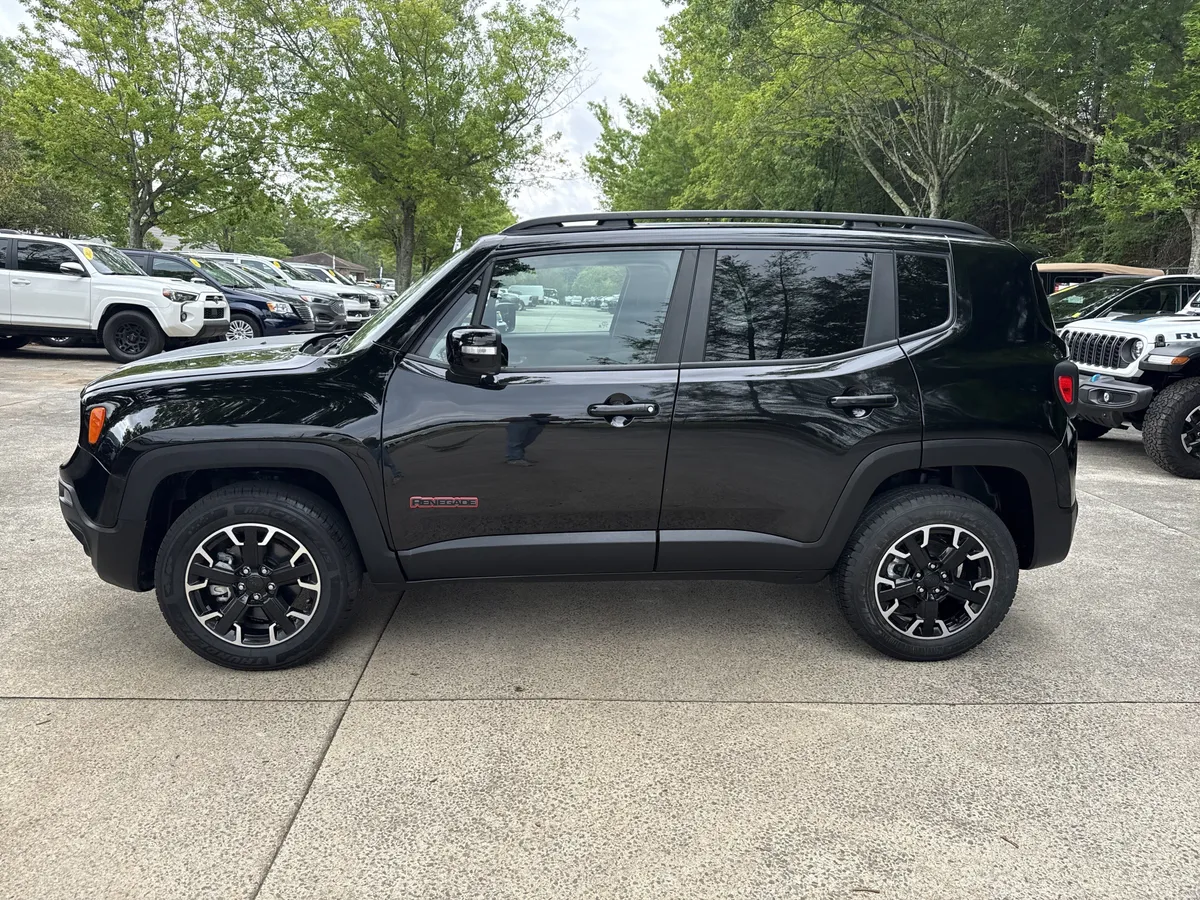 2023 Jeep Renegade Trailhawk thumbnail 4