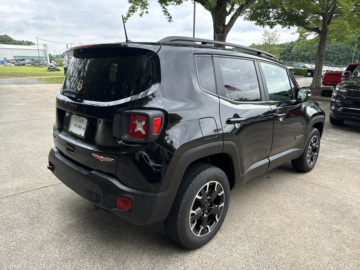2023 Jeep Renegade Trailhawk thumbnail 7